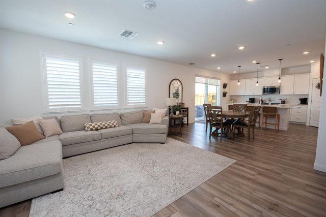 8758 Hg Madrigal Way, Elk Grove, CA 95624
