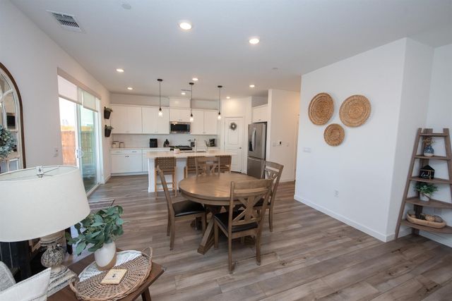 8758 Hg Madrigal Way, Elk Grove, CA 95624
