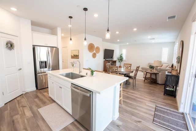 8758 Hg Madrigal Way, Elk Grove, CA 95624