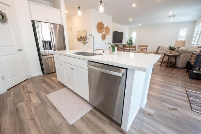 8758 Hg Madrigal Way, Elk Grove, CA 95624
