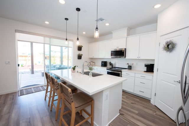 8758 Hg Madrigal Way, Elk Grove, CA 95624