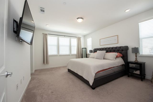 8758 Hg Madrigal Way, Elk Grove, CA 95624
