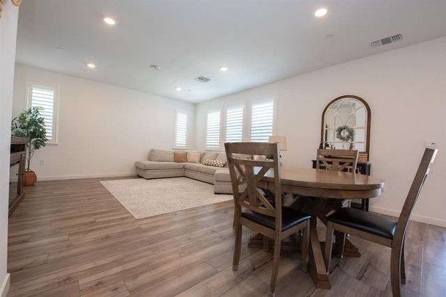 8758 Hg Madrigal Way, Elk Grove, CA 95624