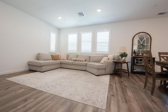 8758 Hg Madrigal Way, Elk Grove, CA 95624
