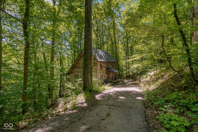 833 Helmsburg Road, Nashville, IN 47448