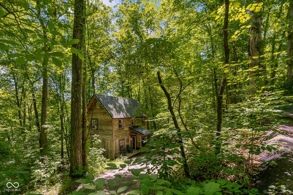833 Helmsburg Road, Nashville, IN 47448