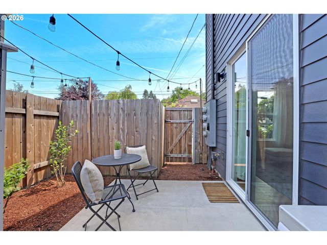 3881 Se 28TH Ave, Portland, OR 97202