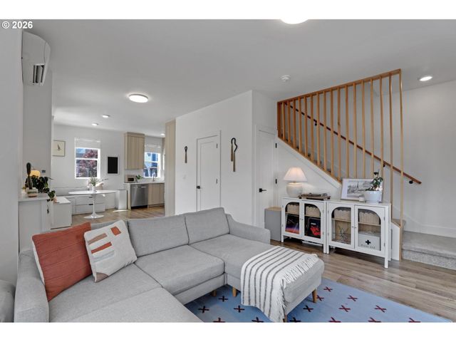 3881 Se 28TH Ave, Portland, OR 97202