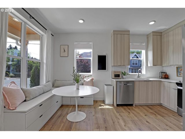 3881 Se 28TH Ave, Portland, OR 97202