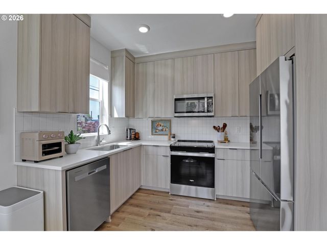3881 Se 28TH Ave, Portland, OR 97202