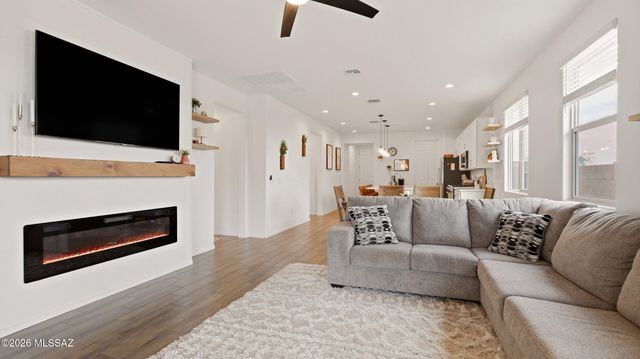 10071 S Rolling Water Drive, Vail, AZ 85641