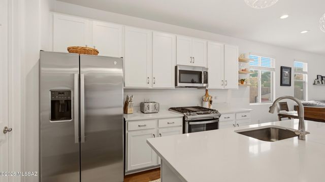 10071 S Rolling Water Drive, Vail, AZ 85641