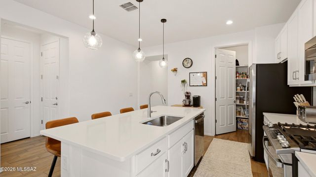 10071 S Rolling Water Drive, Vail, AZ 85641