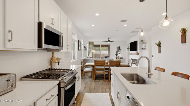10071 S Rolling Water Drive, Vail, AZ 85641