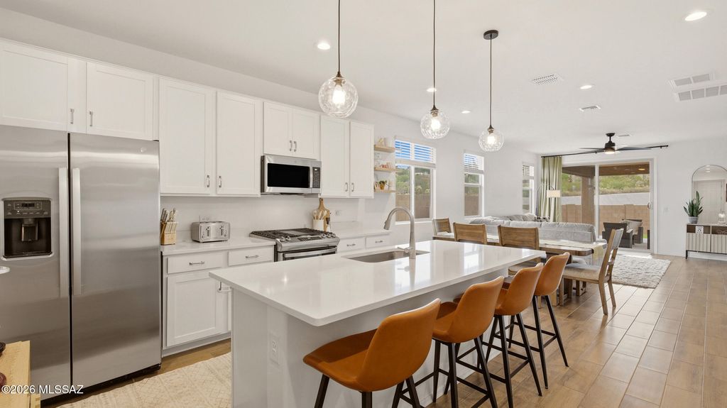 10071 S Rolling Water Drive, Vail, AZ 85641