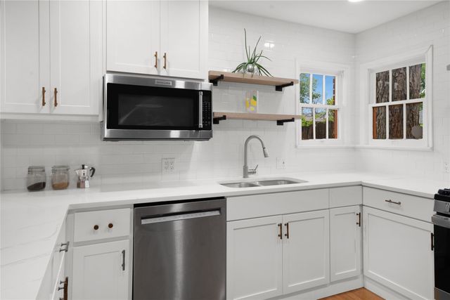 2219 Carnes Street, Dallas, TX 75208