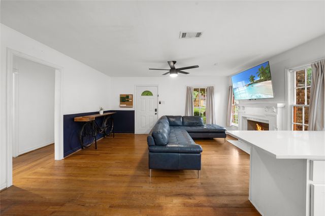 2219 Carnes Street, Dallas, TX 75208