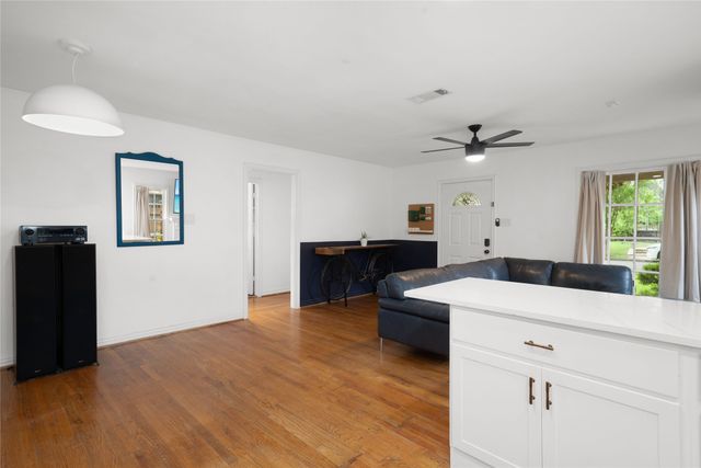 2219 Carnes Street, Dallas, TX 75208