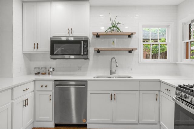 2219 Carnes Street, Dallas, TX 75208