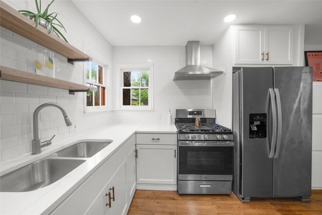 2219 Carnes Street, Dallas, TX 75208