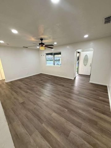 520 Colfax Ave, Modesto, CA 95354