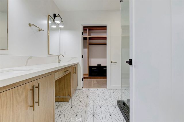 5515 Hermitage Avenue, Valley Village, CA 91607