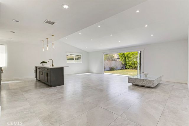 5515 Hermitage Avenue, Valley Village, CA 91607