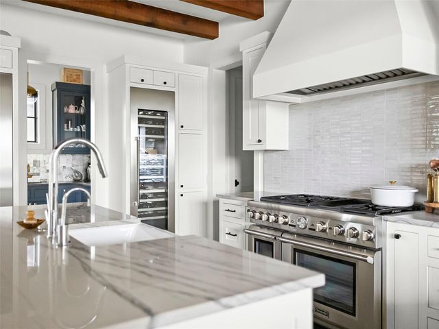 488 Dario DR, Dripping Springs, TX 78620