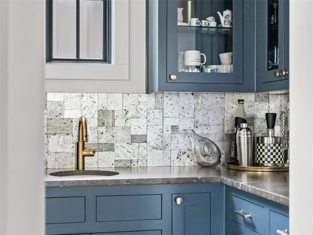 488 Dario DR, Dripping Springs, TX 78620