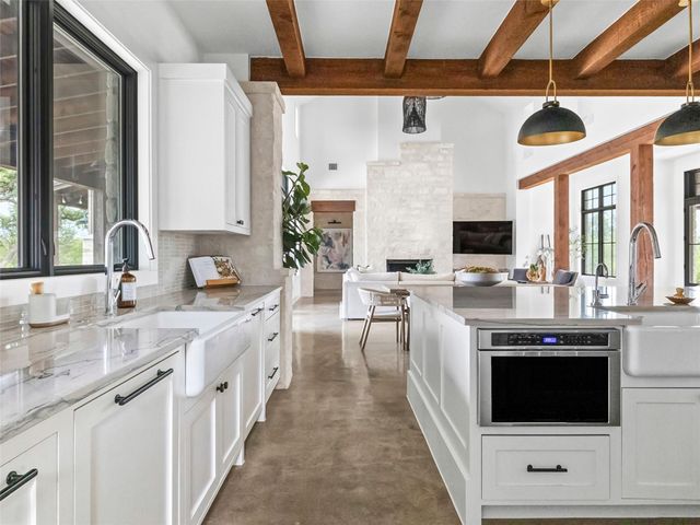 488 Dario DR, Dripping Springs, TX 78620