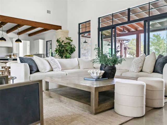 488 Dario DR, Dripping Springs, TX 78620