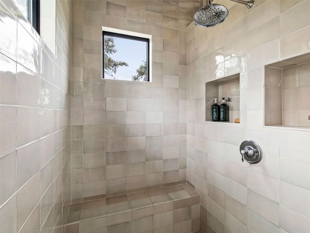 488 Dario DR, Dripping Springs, TX 78620