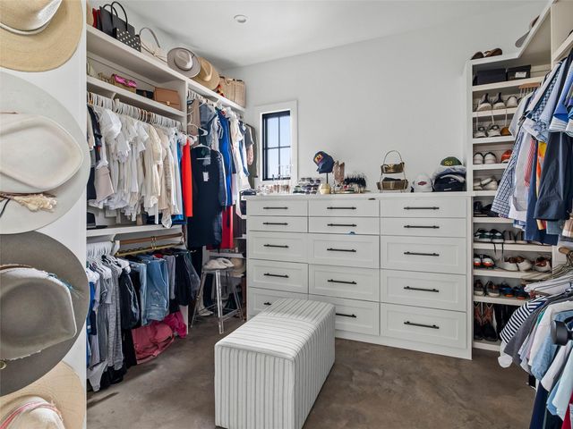 488 Dario DR, Dripping Springs, TX 78620