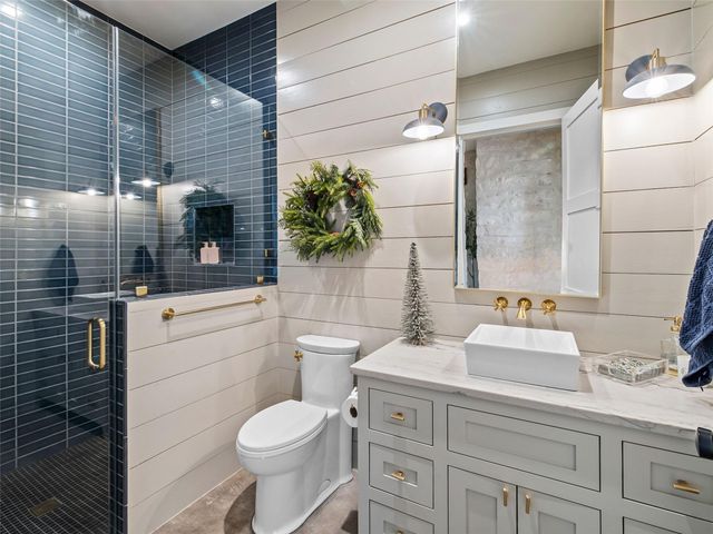 488 Dario DR, Dripping Springs, TX 78620