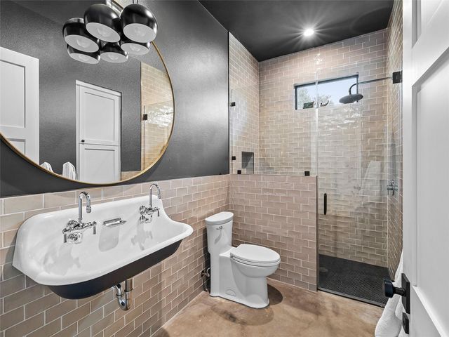 488 Dario DR, Dripping Springs, TX 78620