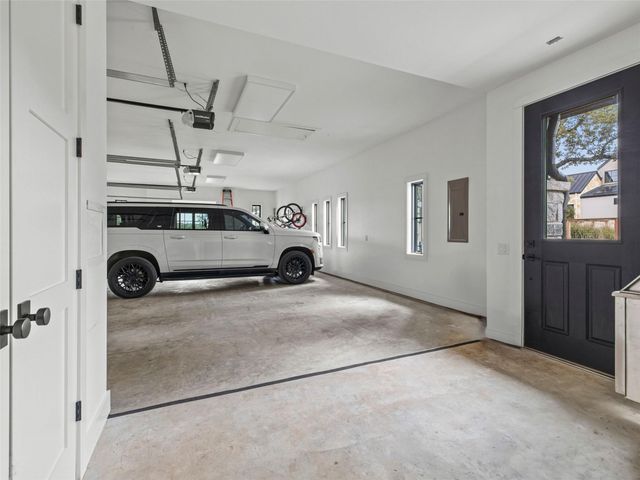 488 Dario DR, Dripping Springs, TX 78620