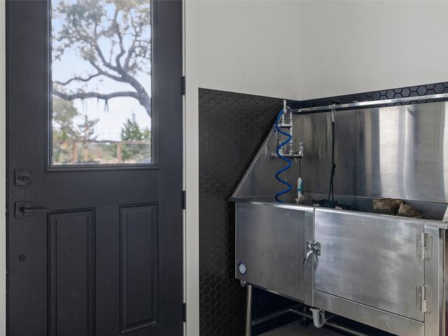 488 Dario DR, Dripping Springs, TX 78620