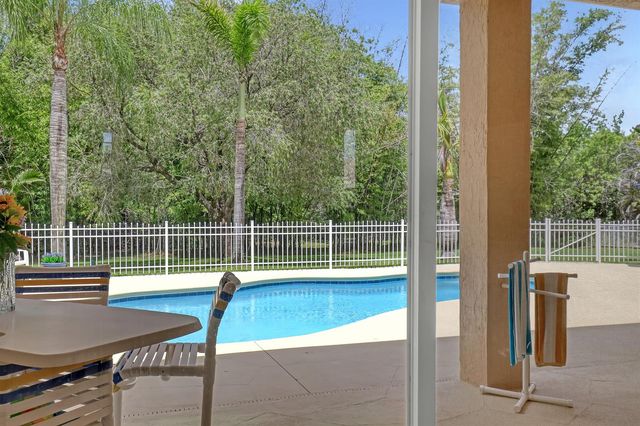 559 SW Squire Johns Lane, Palm City, FL 34990