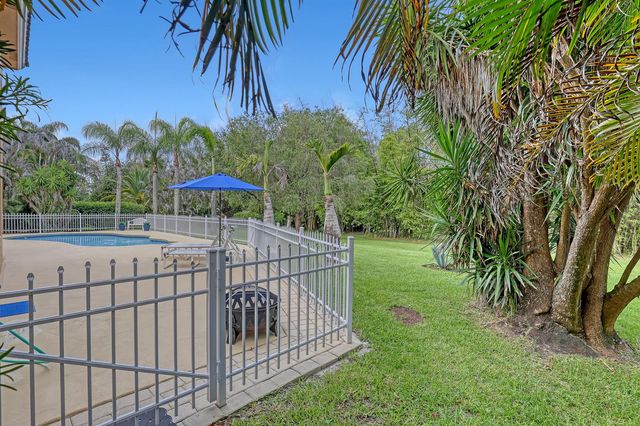 559 SW Squire Johns Lane, Palm City, FL 34990