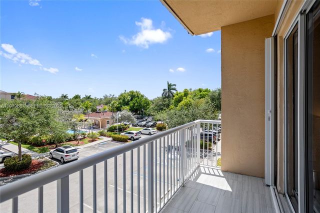 529 E Sheridan St 307, Dania Beach, FL 33004