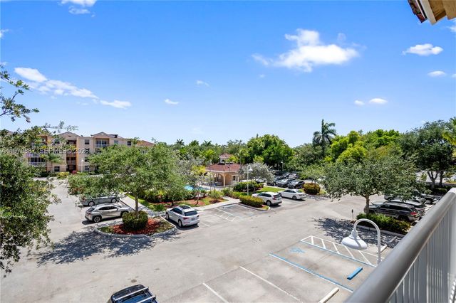 529 E Sheridan St 307, Dania Beach, FL 33004