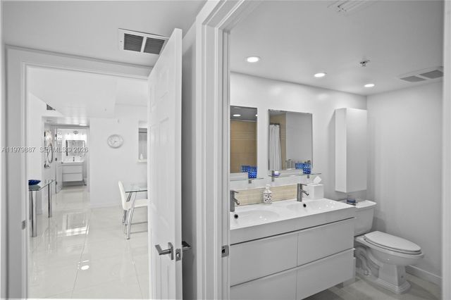 529 E Sheridan St 307, Dania Beach, FL 33004