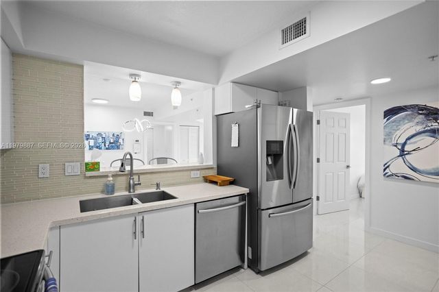 529 E Sheridan St 307, Dania Beach, FL 33004