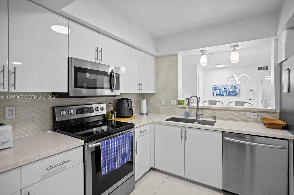 529 E Sheridan St 307, Dania Beach, FL 33004