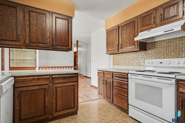 4210 Hermans Loop Loop, Yankton, SD 57078