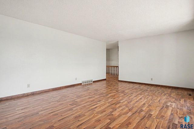 4210 Hermans Loop Loop, Yankton, SD 57078