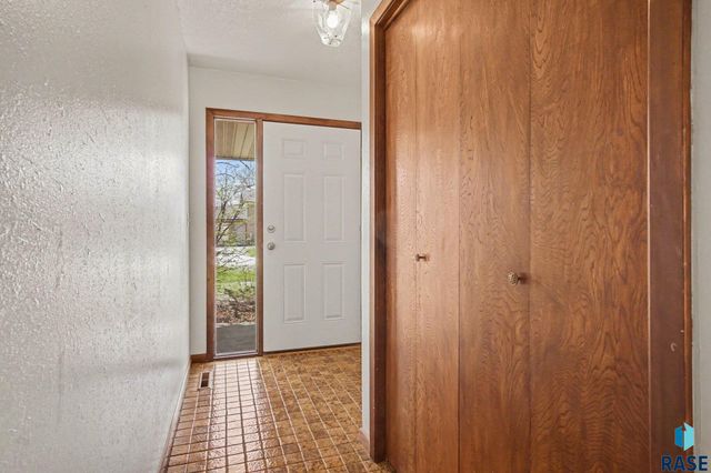 4210 Hermans Loop Loop, Yankton, SD 57078