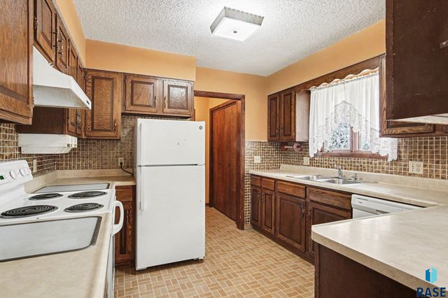 4210 Hermans Loop Loop, Yankton, SD 57078