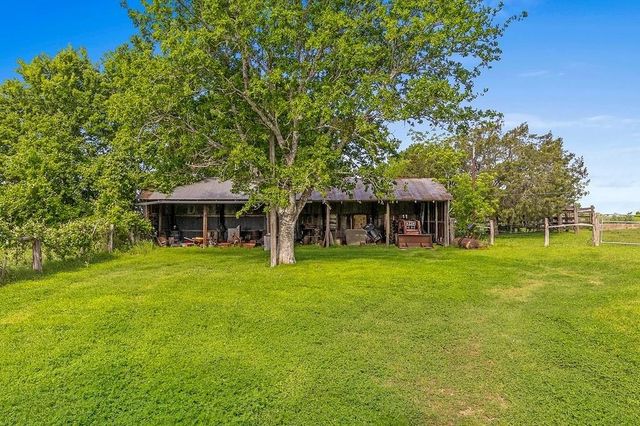 2080 Fm 155 S, Weimar, TX 78962