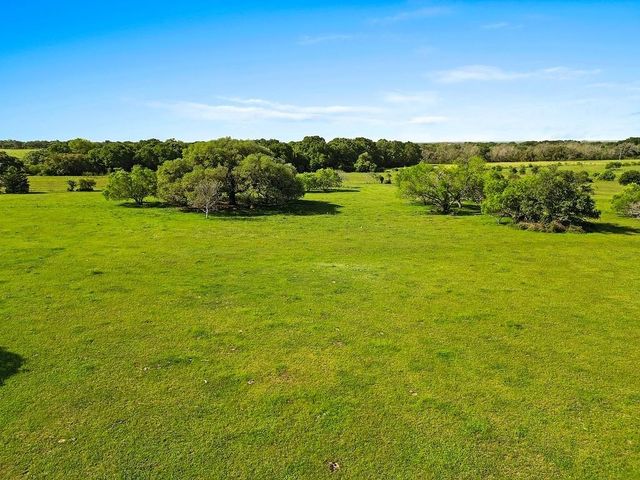 2080 Fm 155 S, Weimar, TX 78962